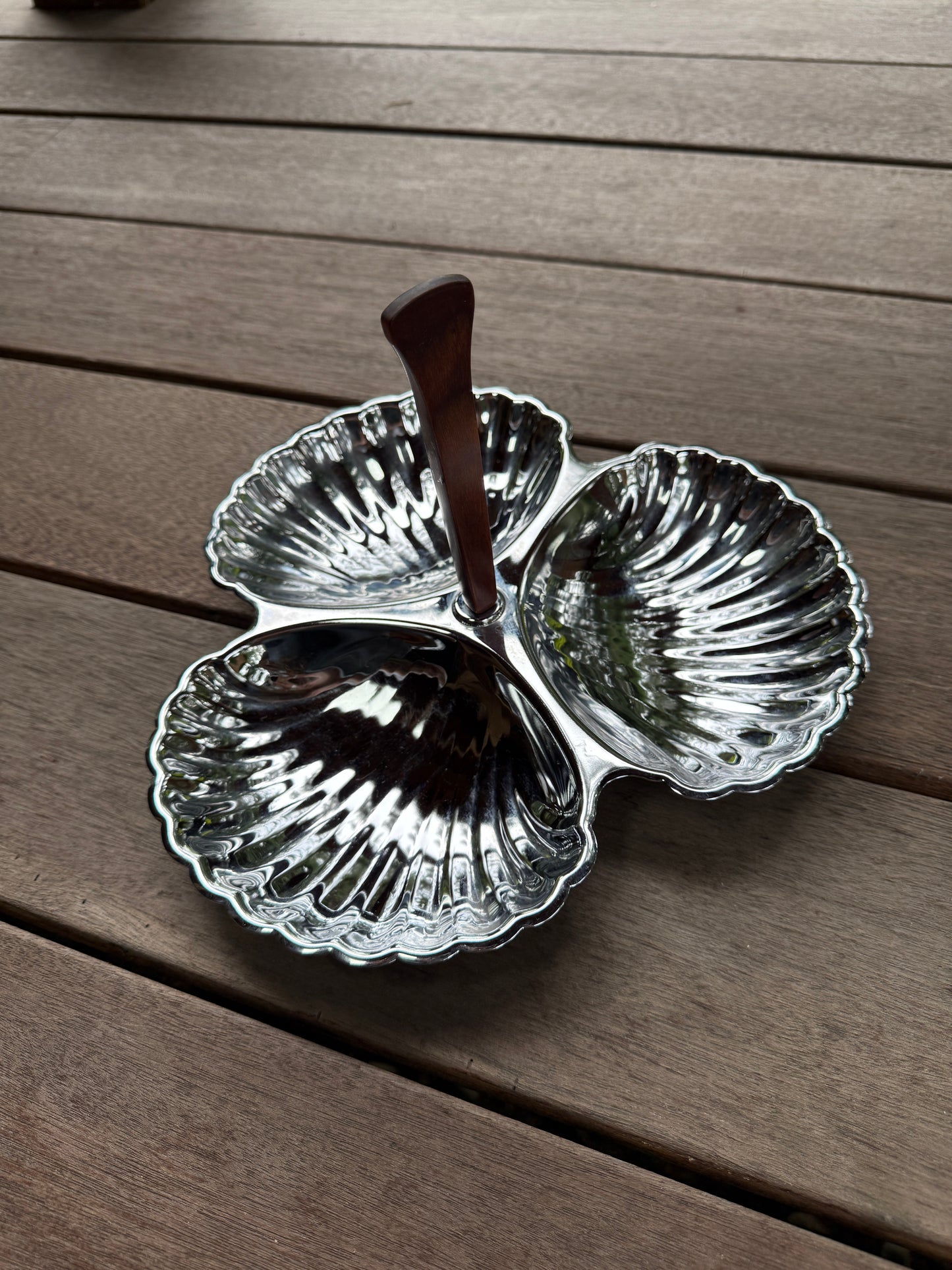 Clam Shell Serving Tray