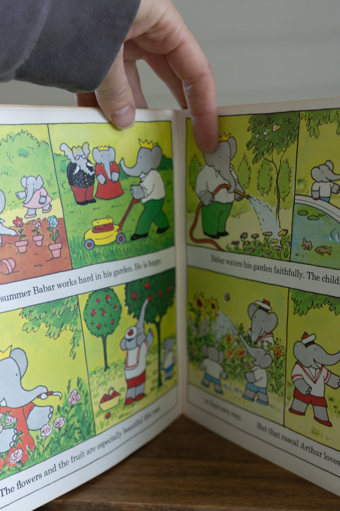 70's Kid Book | Meet Babar And His Family